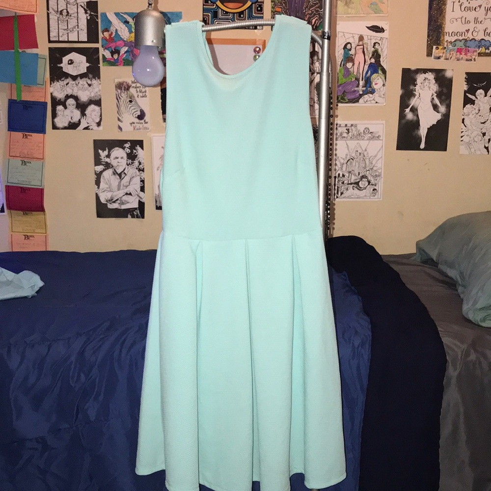 Mint green v-neck back formal summer dress